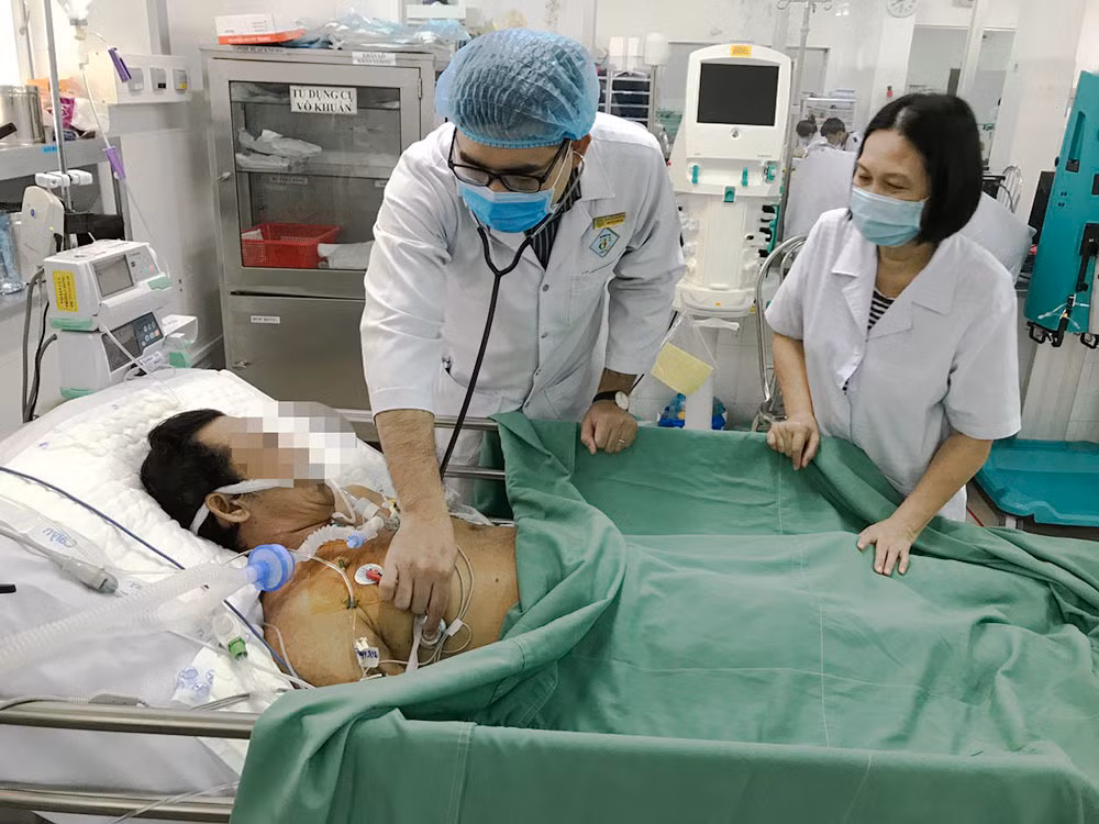 Nam bác sĩ ngưng tim 90 phút được cứu sống ngoạn mục ảnh 1