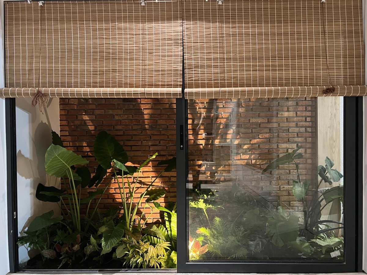 Ngoi nha chua lanh tam hon, decor bang nhieu tuong phat-Hinh-12