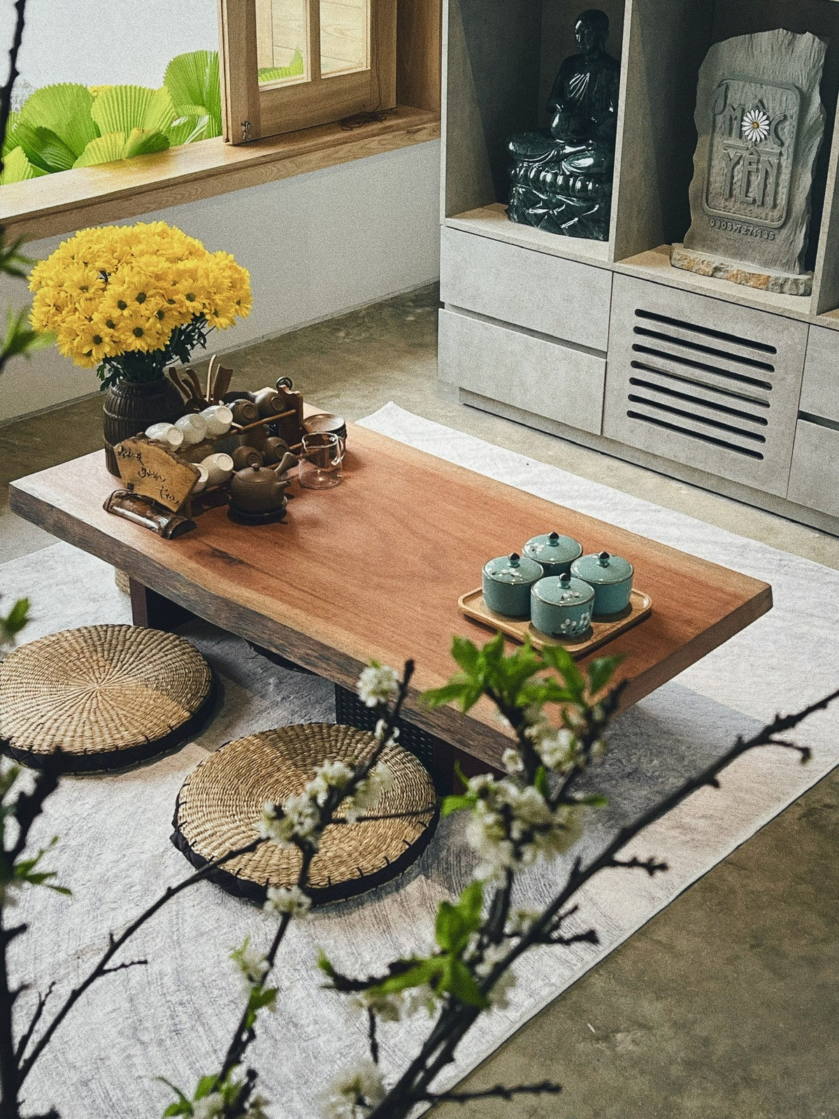 Ngoi nha chua lanh tam hon, decor bang nhieu tuong phat-Hinh-7