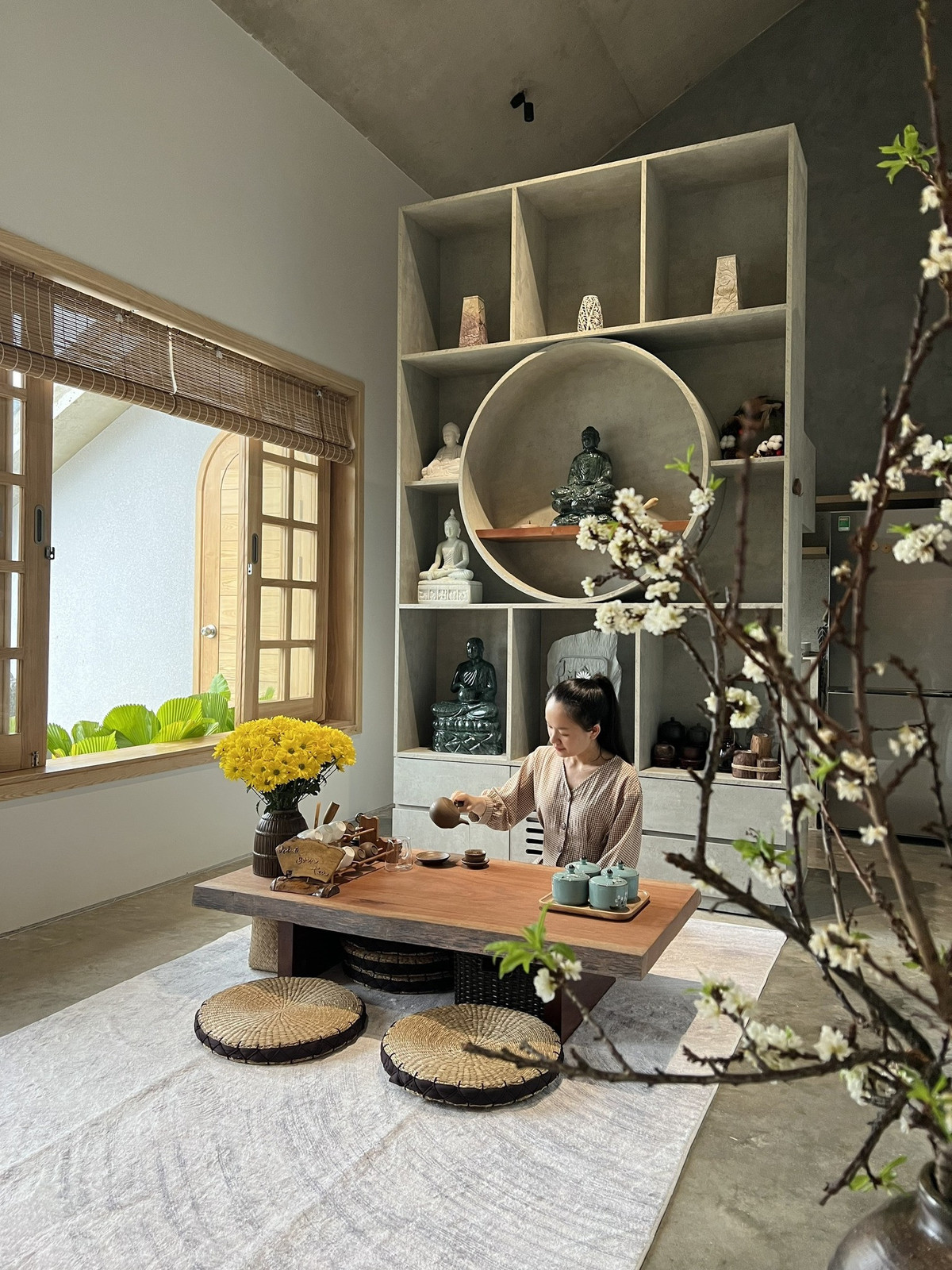 Ngoi nha chua lanh tam hon, decor bang nhieu tuong phat-Hinh-8