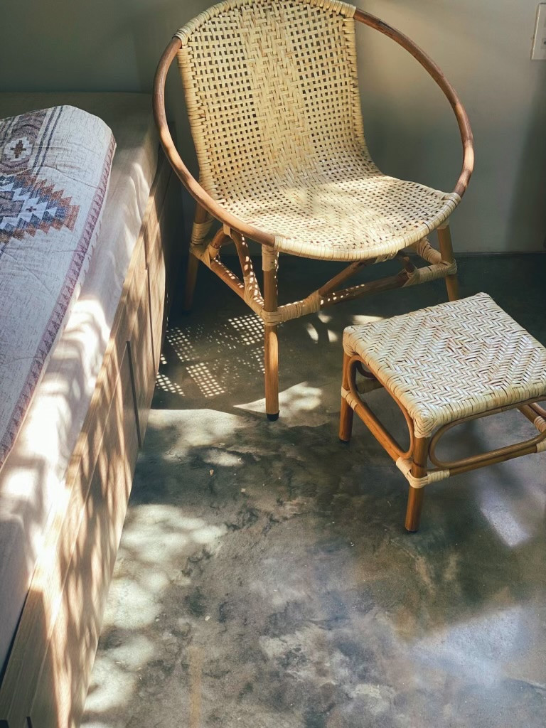 Ngoi nha chua lanh tam hon, decor bang nhieu tuong phat-Hinh-2