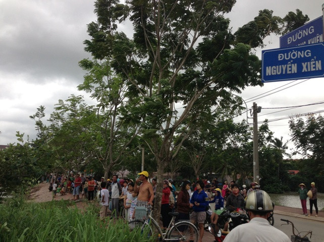 Khi đến ngã 3 giao với đường Trần Trọng Khiêm (thuộc phường Long Bình, quận 9) và chỉ còn cách bến khoảng 300m...