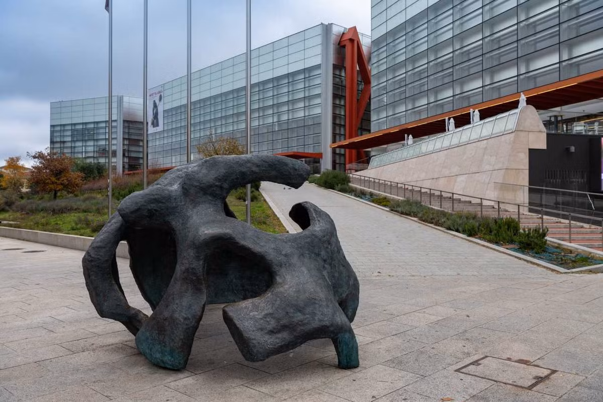  10. Bảo tàng tiến hóa loài người: Những người yêu thích khảo cổ học và quan tâm đến nguồn gốc của loài người có thể khám phá Bảo tàng Tiến hóa loài người. Nằm ở Burgos (Tây Ban Nha), bảo tàng này trưng bày những phát hiện từ các địa điểm khảo cổ của Atapuerca. Du khách có thể xem qua bộ sưu tập hơn 200 hóa thạch của loài người cổ đại và động vật. Khách tham quan cũng có thể tìm hiểu về các lý thuyết khoa học trong quá trình tiến hóa của loài người. 