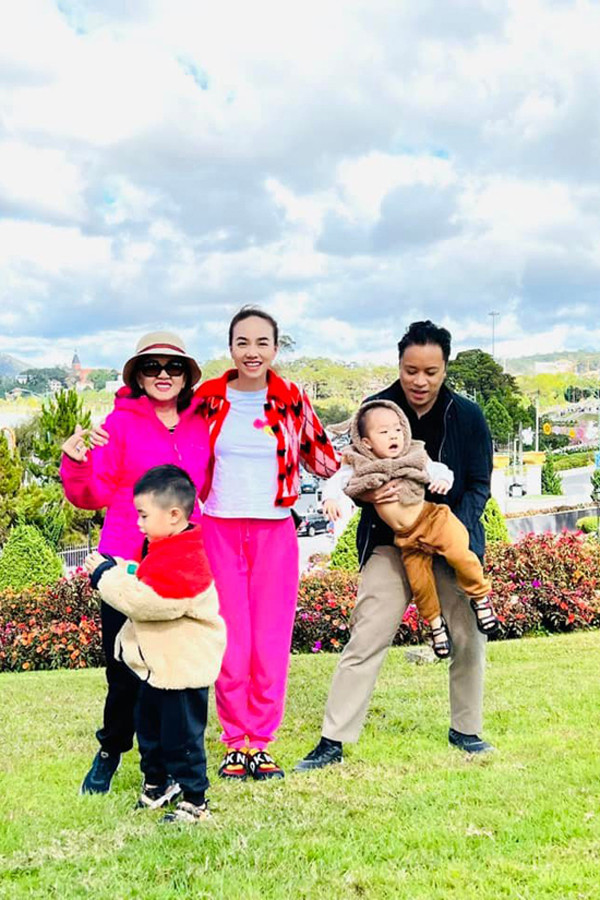Dù trải qua những thăng trầm trong cuộc sống, điều may mắn mẹ con diễn viên Đinh Ngọc Diệp vẫn giữ được những ký ức tươi đẹp.