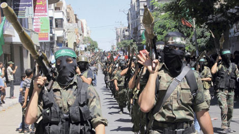 Chiến binh hồi giáo Hamas cầm trên tay khẩu RPG-7 lắp đạn chống tăng tandem.