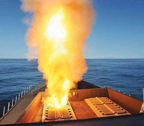 Type 45 phóng tên lửa đối không Aster.