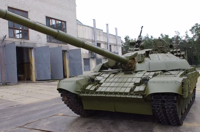 Trang mạng MT mới đây đăng tải một số thông tin về mẫu xe tăng chiến đấu chủ lực T-72UA1 của Ukraine. Đồng thời tiết lộ một số thông tin cho biết là Ukraine có triển khai một số lượng nhỏ T-72UA1 ở miền đông. Mặc dù vậy, chưa có hình ảnh nào chứng minh điều này.