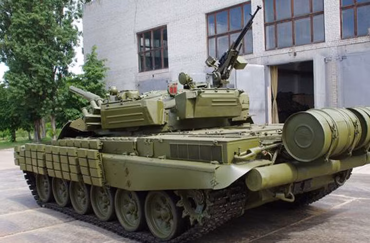 5TDFMA có thể hoạt động trong điều kiện khí hậu nóng (tới 55 độ C), khắc phục được điểm yếu của T-72. Động cơ có thể chạy nhiều nhiên liệu như dầu diesel, xăng hoặc dầu hỏa.