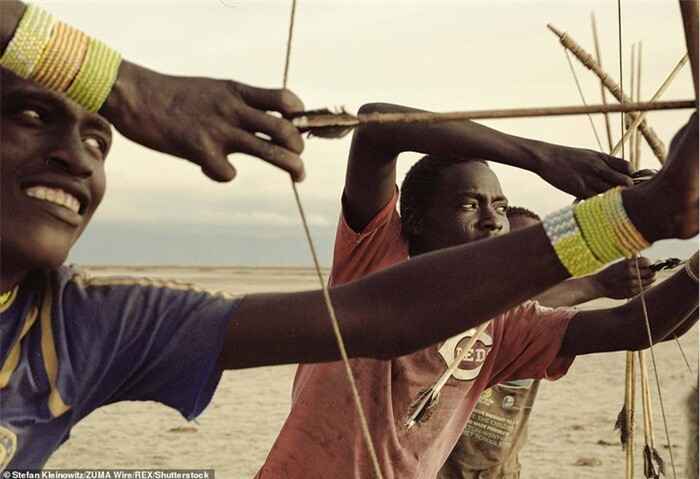 Bộ tộc thích ăn thịt khỉ đầu chó, có tài săn bắn “thần sầu“ ảnh 10 Bộ tộc thích ăn thịt khỉ đầu chó, có tài săn bắn “thần sầu“ ảnh 10
