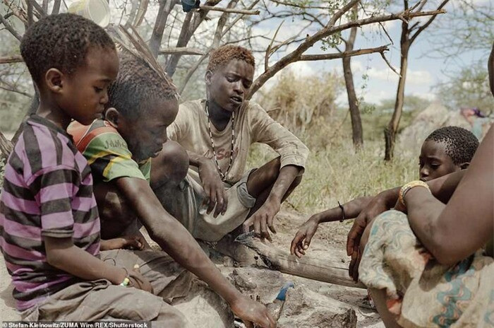 Bộ tộc thích ăn thịt khỉ đầu chó, có tài săn bắn “thần sầu“ ảnh 7 Bộ tộc thích ăn thịt khỉ đầu chó, có tài săn bắn “thần sầu“ ảnh 7