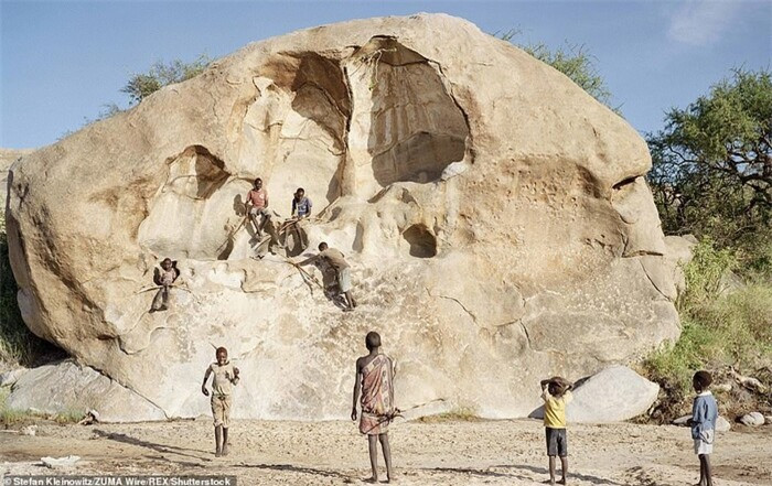 Bộ tộc thích ăn thịt khỉ đầu chó, có tài săn bắn “thần sầu“ ảnh 14 Bộ tộc thích ăn thịt khỉ đầu chó, có tài săn bắn “thần sầu“ ảnh 14