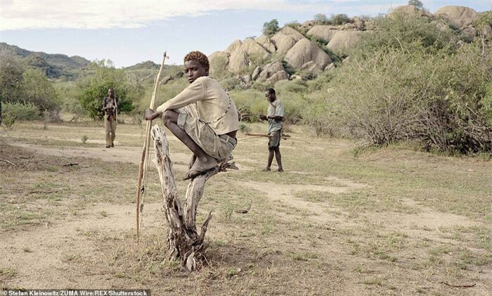 Bộ tộc thích ăn thịt khỉ đầu chó, có tài săn bắn “thần sầu“ ảnh 18 Bộ tộc thích ăn thịt khỉ đầu chó, có tài săn bắn “thần sầu“ ảnh 18