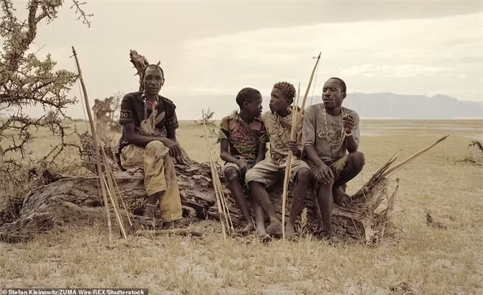 Bộ tộc thích ăn thịt khỉ đầu chó, có tài săn bắn “thần sầu“ ảnh 12