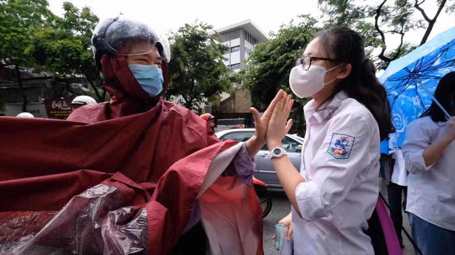 Nhieu chuyen doc nhat vo nhi thi tuyen lop 10 o Ha Noi