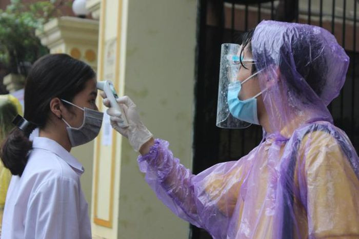 Thi vao lop 10 tai Ha Noi: Hon 93.000 thi sinh buoc vao mon thi cuoi