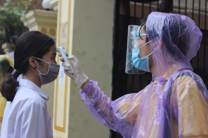 Thi vao lop 10 tai Ha Noi: Hon 93.000 thi sinh buoc vao mon thi cuoi