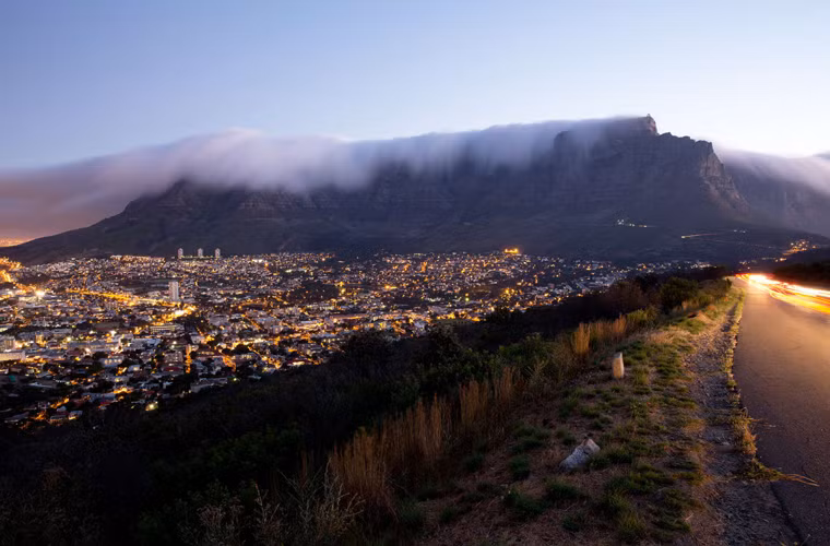 Đứng đầu danh sách những điểm đến ấn tượng năm 2014 là Cape Town, Nam Phi. Nơi đây được đánh giá là địa điểm thú vị khơi gợi nguồn suy nghĩ về tự do, sáng tạo cuộc sống. Khi ông Nelson Mandela bị cầm tại nhà tù đảo Robben, ông đã tìm thấy nguồn cảm hứng tại Cape Town.