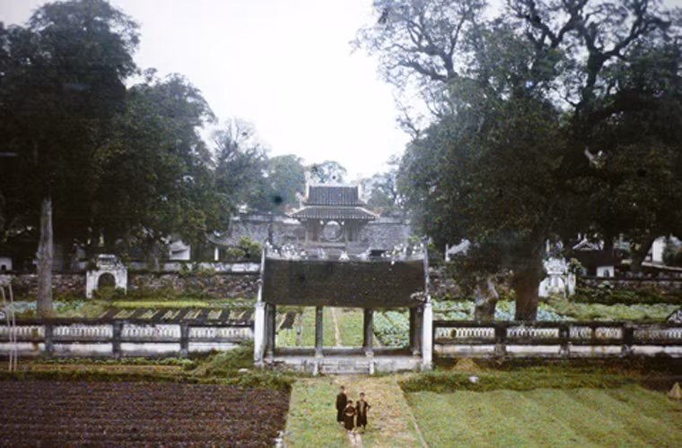 Văn Miếu - trường đại học đầu tiên ở Việt Nam.