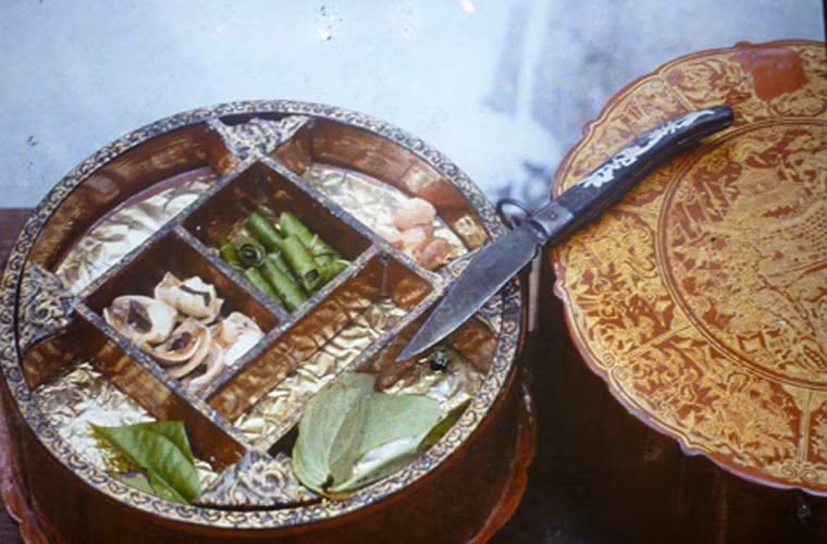 Khay đựng trầu của người dân Hà Nội thời xưa.