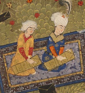 Về sau, Majnun kết bạn với Bedouin. Người này lớn tuổi hơn Qays và hứa sẽ giúp anh lấy được Layla. Bedouin đã phát động một chiến tranh tấn công bộ tộc của Layla và giành được thắng lợi. Mặc dù thắng trận nhưng cha của Layla từ chối gả con gái cho Majnun vì những hành vi lỗ mãng, điên khùng của anh.