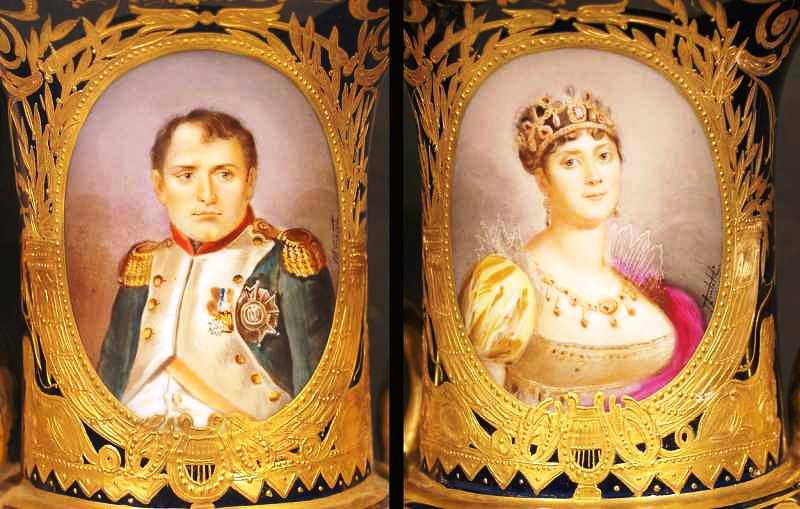 Napoleon gặp Josephine lần đầu tiên vào mùa thu năm 1797. Ngay từ cuộc gặp gỡ đầu tiên ấy, Napoleon đã si mê quả phụ quyến rũ. Nhưng trong mắt của Josephine, Napoleon - người đàn ông kém bà 6 tuổi lại không mấy hấp dẫn.