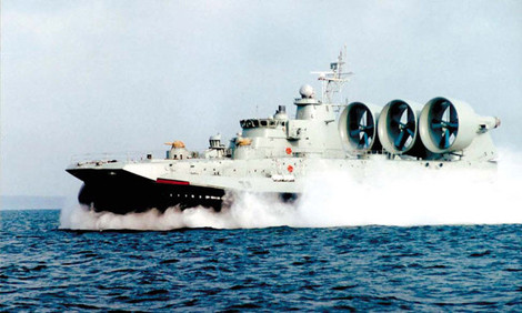 Nhiều khả năng siêu tàu đổ bộ đệm khí Project 958 Bizon phải tự bơi trên biển mà không có tàu chuyên chở.