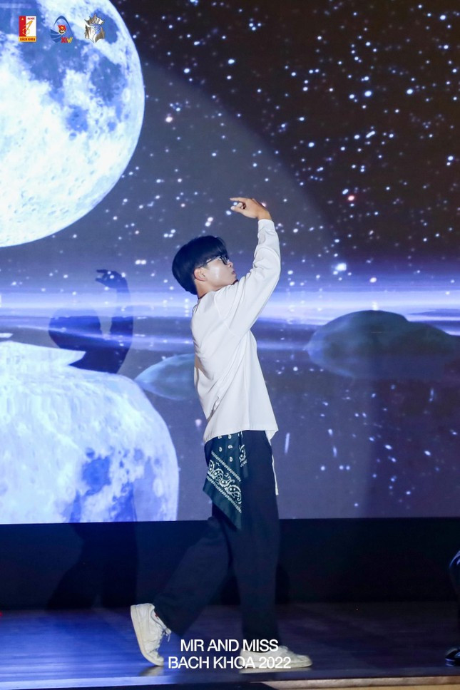 Tan Nam vuong Bach khoa: Khong dam di thi vi nghi ban than 