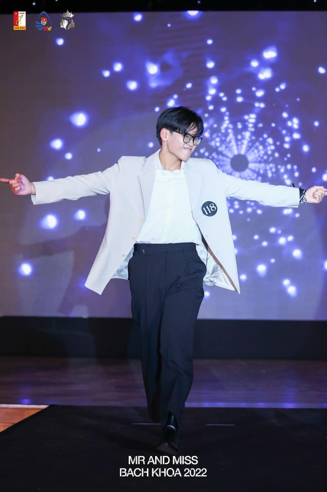 Tan Nam vuong Bach khoa: Khong dam di thi vi nghi ban than 