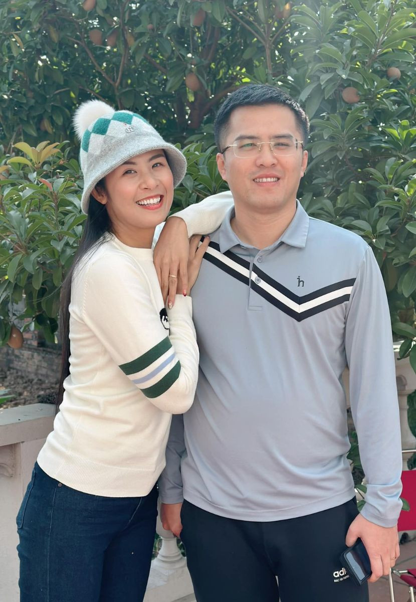 Ngọc Hân hài hước kể thi thoảng chồng vẫn thường xuyên là thực khách đầu tiên trải nghiệm những sáng tạo mới của cô trong việc bếp núc.