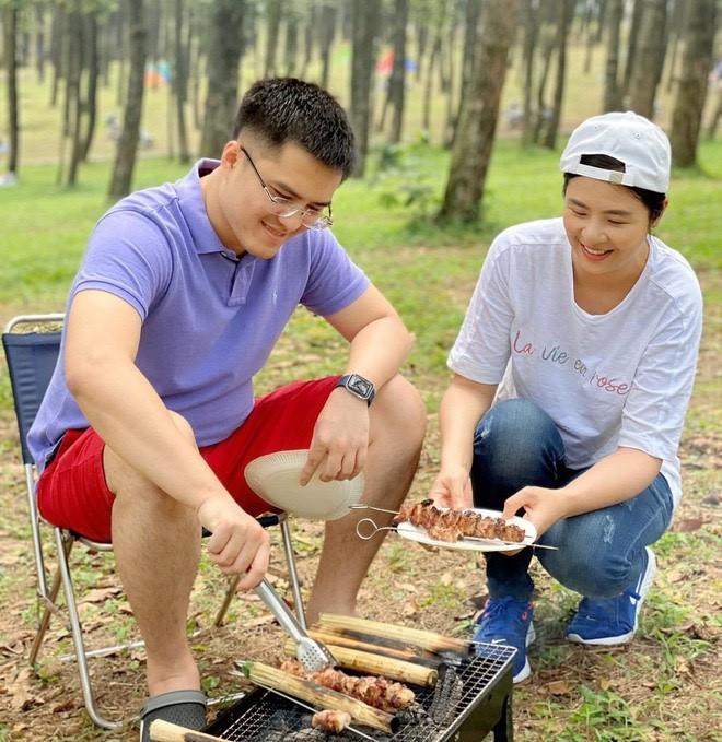 Năm 2023, Ngọc Hân dự định sẽ ra mắt một BST áo dài kết hợp với một dòng tranh dân gian. Cô đã tìm gặp các nghệ nhân để tìm hiểu sao cho dự án quảng bá dòng tranh dân gian được chỉn chu nhất. Cô cũng ấp ủ và tâm tư nhiều với việc tổ chức các triển lãm tranh, chương trình biểu diễn để đưa nghệ thuật cao cấp, văn hoá trong công việc ở lĩnh vực du lịch, nghỉ dưỡng hiện tại.