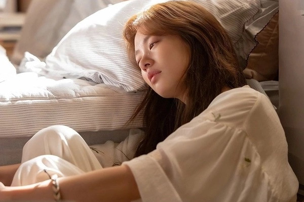 4 dau hieu khi ngu cho thay co the phu nu dang lao hoa nhanh-Hinh-2