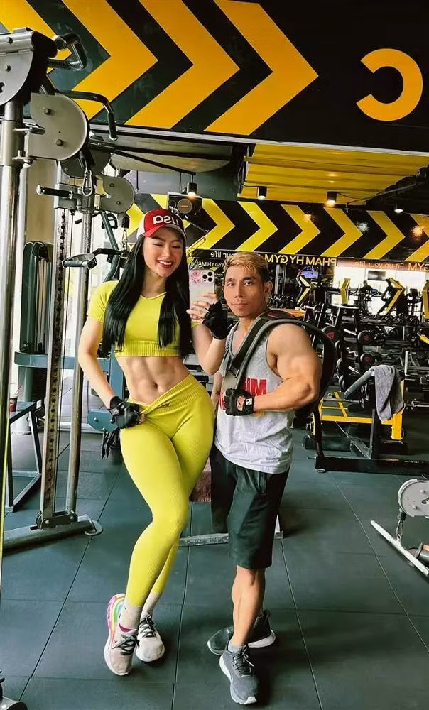 Angela Phuong Trinh tap gym, co bap khien anh em tron mat-Hinh-8