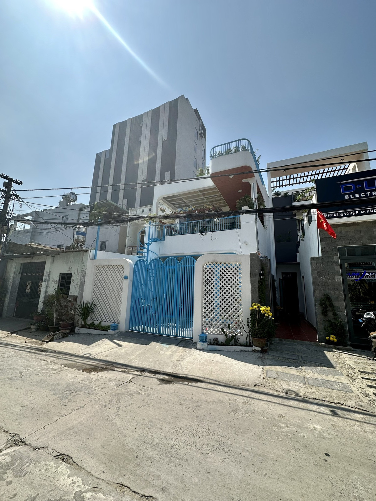 Ngôi nhà phố biển thông gió mát lịm, không gian đóng mở Ngoi nha pho bien thong gio mat lim, khong gian dong mo