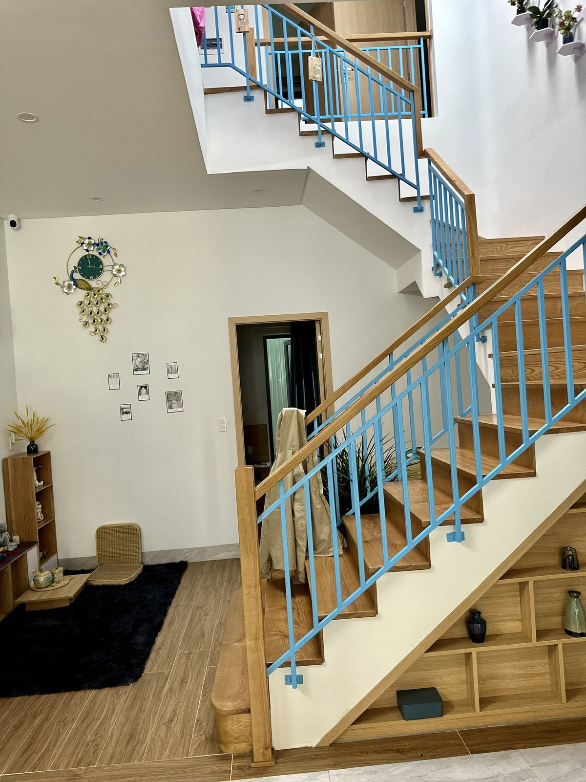 Ngoi nha pho bien thong gio mat lim, khong gian dong mo-Hinh-5