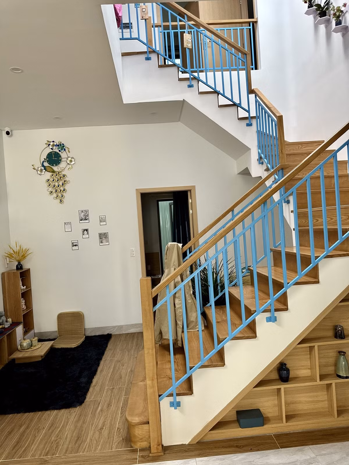 Ngoi nha pho bien thong gio mat lim, khong gian dong mo-Hinh-5