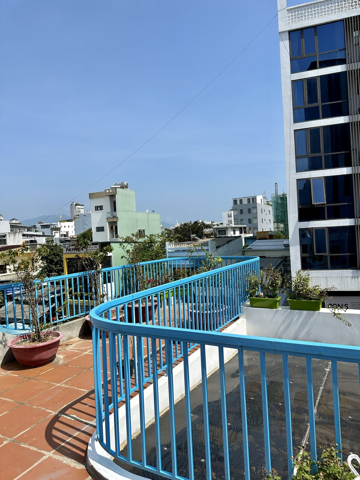 Ngôi nhà phố biển thông gió mát lịm, không gian đóng mở - Hình 18 Ngoi nha pho bien thong gio mat lim, khong gian dong mo-Hinh-18