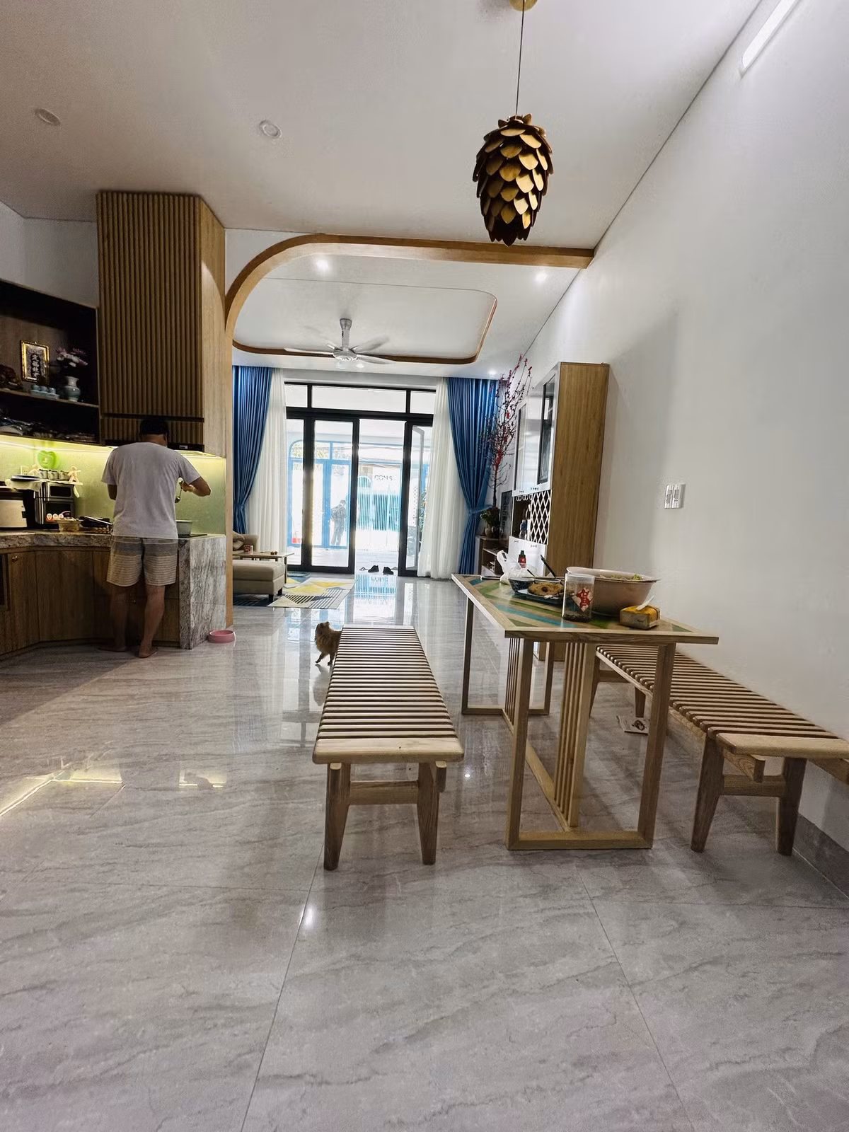 Ngoi nha pho bien thong gio mat lim, khong gian dong mo-Hinh-10