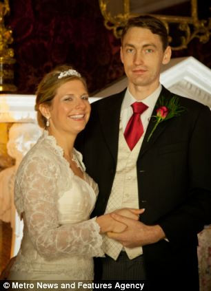 Alex Rhodes và Bronwyn Vincent đang chờ đợi kết luận điều tra về nguyên nhân cái chết của con trai mình.