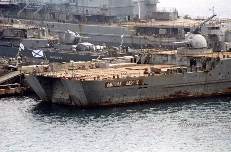 Thực tế thì giữa những năm 2000, Hải quân Nga đã có kế hoạch hiện đại hóa tàu để tiếp tục sử dụng, khôi phục sức mạnh trên đại dương. Tuy nhiên, kế hoạch này bị cản trở vẫn vì không có tiền.