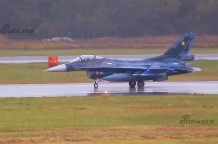 Tiêm kích đa năng hạng nhẹ F-2.