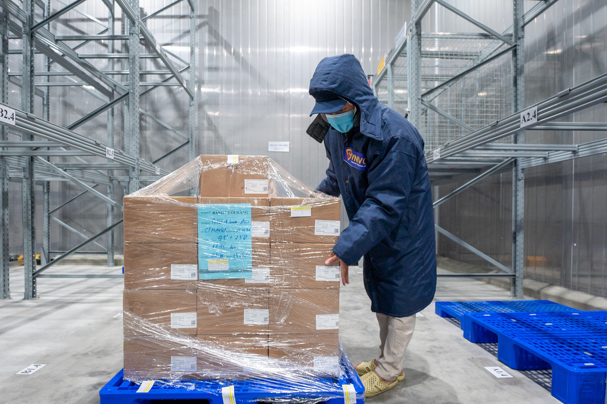 Trước đó, một số vaccine được lấy để gửi đi kiểm tra chất lượng theo quy định của Bộ Y tế.