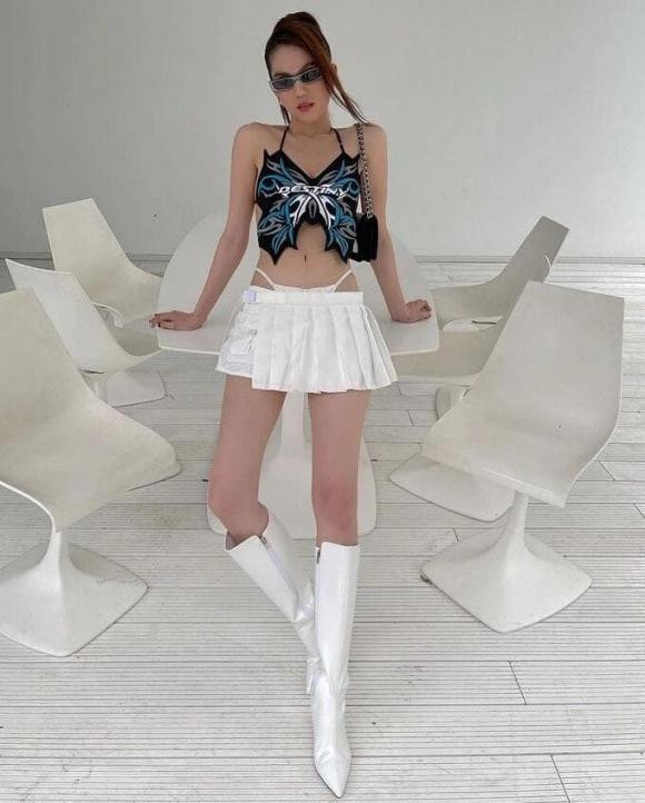 Mac vay gia noi y, Thuy Vi kem xa Ngoc Trinh do goi cam-Hinh-3