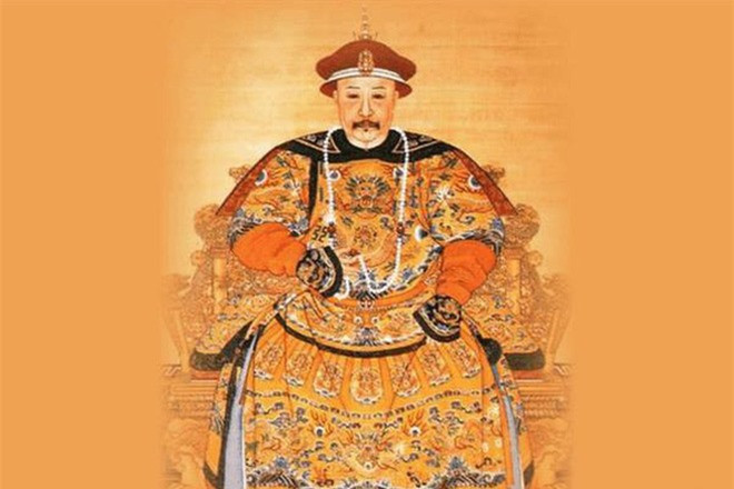 Mũi tên găm trên tấm biển trong Cố cung, sao không ai dám nhổ - Hình 3 Mui ten gam tren tam bien trong Co cung, sao khong ai dam nho-Hinh-3