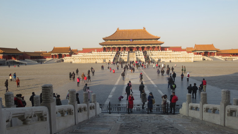 Mũi tên găm trên tấm biển trong Cố cung, sao không ai dám nhổ - Hình 4 Mui ten gam tren tam bien trong Co cung, sao khong ai dam nho-Hinh-4