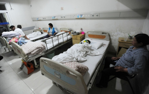 Rất may trong số 8 học sinh phải nhập viện thì không có em nào tử vong. Cảnh sát đang gấp rút điều tra để kẻ ác phải chịu trách nhiệm trước pháp luật và gia đình các nạn nhân.