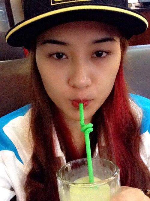 Thi đấu hết mình trên sân bóng nhưng người đẹp của tuyển bóng chuyền Việt Nam ngoài đời vẫn rất đáng yêu.