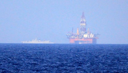 Giàn khoan Hải Dương 981 của Trung Quốc đặt trái phép trên vùng biển của Việt Nam.