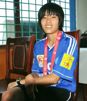 Dù khó khăn, vất vả nhưng các cô gái vàng vẫn luôn nuôi trong mình những ước mơ nhỏ nhoi, bình dị. Cầu thủ Lê Thị Thương muốn sau khi giải nghệ sẽ tìm được công việc gần nhà để dễ bề chăm sóc bố mẹ già. Cô có ý định tiết kiệm tiền làm vốn, về sau kinh doanh nhỏ để kiếm kế sinh nhai.