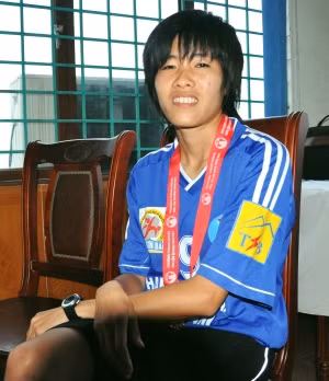 Dù khó khăn, vất vả nhưng các cô gái vàng vẫn luôn nuôi trong mình những ước mơ nhỏ nhoi, bình dị. Cầu thủ Lê Thị Thương muốn sau khi giải nghệ sẽ tìm được công việc gần nhà để dễ bề chăm sóc bố mẹ già. Cô có ý định tiết kiệm tiền làm vốn, về sau kinh doanh nhỏ để kiếm kế sinh nhai.