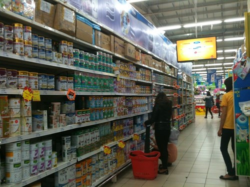 Liên quan đến vấn đề giá sữa cao gây dư luận thời gian qua, hiện tại Cục Quản lý cạnh tranh đang tập hợp dữ liệu thông tin cụ thể để tìm hiểu có dấu hiệu về liên kết, làm giá giữa 4 doanh nghiệp sữa là Mead Johnson Nutrition (Việt Nam), Công ty cổ phần Sữa Việt Nam (Vinamilk), Công ty TNHH Nestle Việt Nam và Công ty TNHH Frieslandcampina Việt Nam hay không. Trong những thông báo đưa ra trước đây, các doanh nghiệp sữa đều lấy lý do tăng giá sữa là do nguyên liệu sữa bột tăng. Riêng Vinamilk khẳng định việc tăng giá các sản phẩm sữa để bù đắp chi phí.